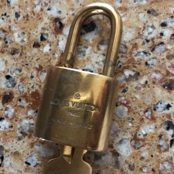 💯Authentic LV lock&key - Picture 2 of 2